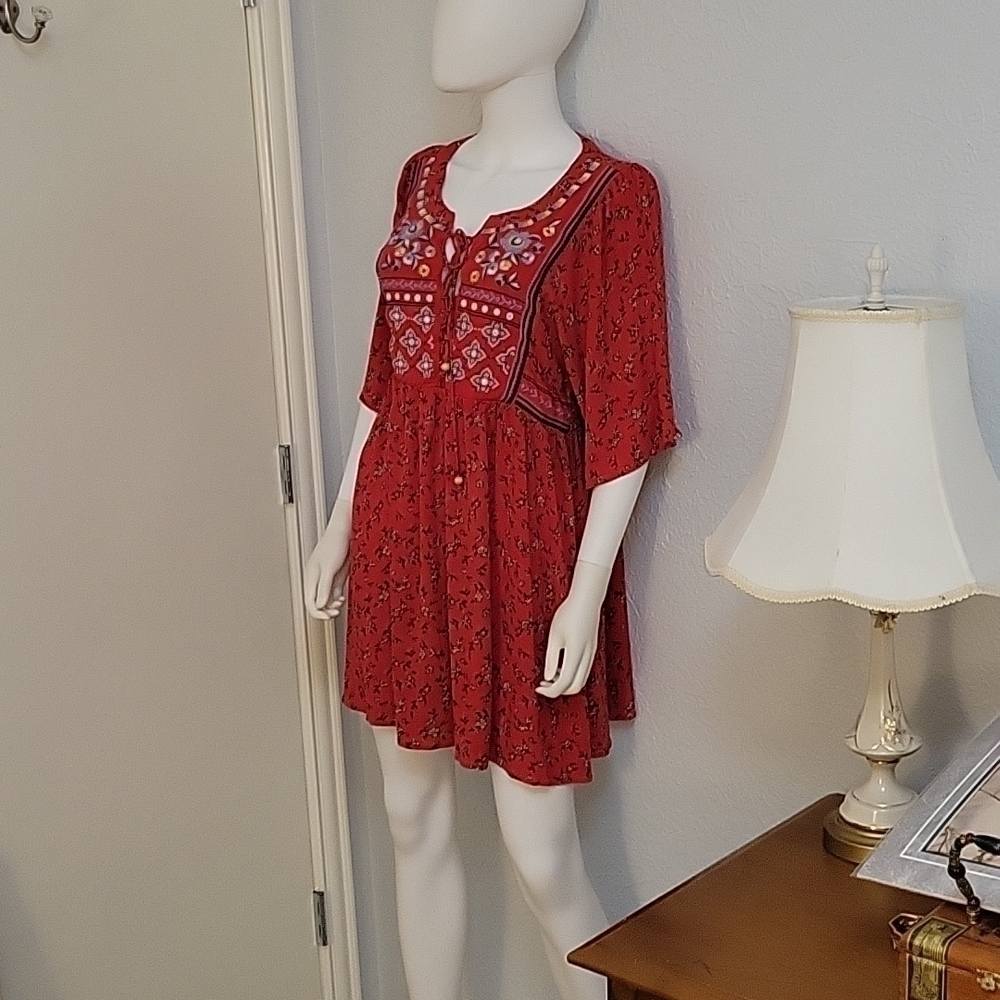 WONDERLY Red Ditsy Floral Mexican Embroidered Mini Trapeze Fiesta Dress - Picture 2 of 9